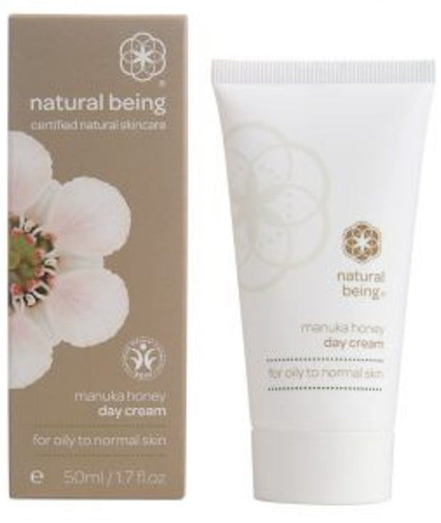 With nature’s miraculous Active Manuka Honey, this rich, nourishing cream prevents dehydration and roughness, while enhancing suppleness and clarity. A highly effective blend of botanical oils and Tocopherol gently enriches your skin and fights free radical damage to hold the first signs of aging at bay.