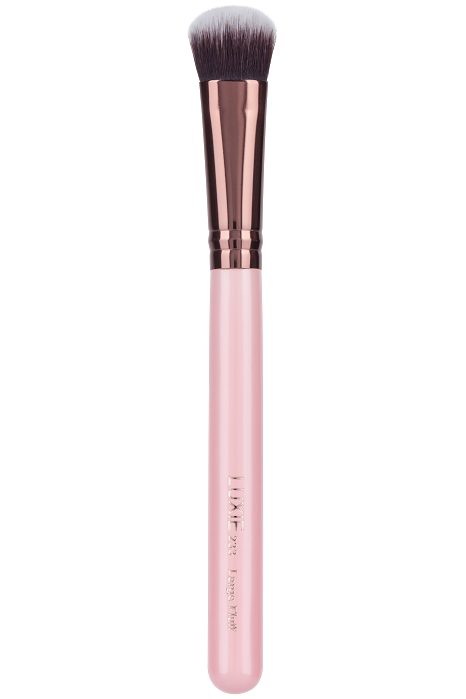 Vegan, cruelty-free! The Luxie large fluff brush is mounted on a light pink handle with a metallic rose gold ferrule. Handmade using synthetic bristles, this makeup brush is a cruelty-free and vegan makeup brush. A soft fluffy head offers easy and simple makeup application. Don’t miss out on such an amazing fluffy brush.