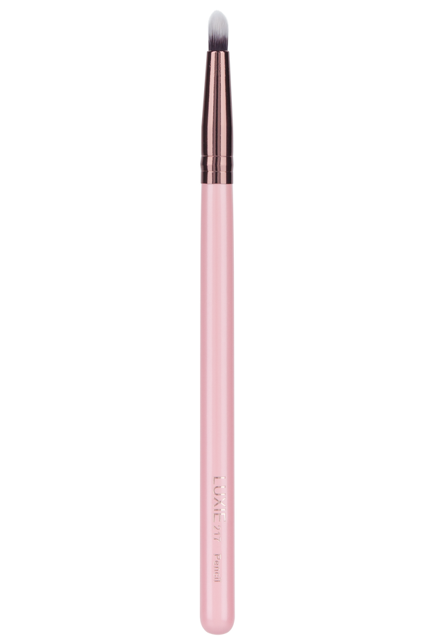Cruelty-free qualities make it a vegan makeup brush. Handcrafted with synthetic bristles to be super soft on the skin and gentle for even the most sensitive skin types. Precision, professional quality results without harming animals or the environment.
