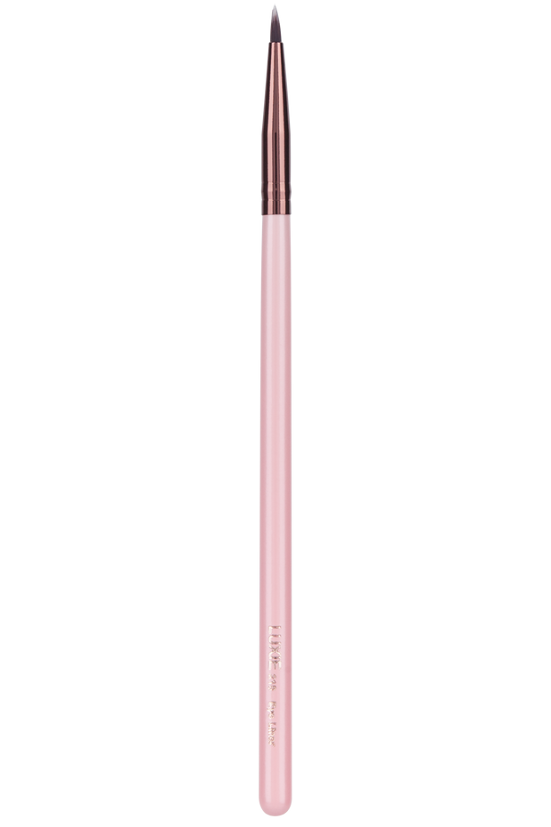 Vegan, cruelty-free! This Luxie eyeliner brush is decorated with an pretty pink handle and radiant rose gold ferrule. Specially handcrafted for the perfect blend of synthetic bristles, this is a completely cruelty-free and vegan makeup brush. Perfected for maximum control and precision during application of liner.
