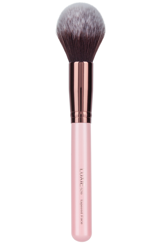 Vegan, cruelty-free!  The 520 tapered face brush is made with ultra-soft synthetic fibers featuring a slightly pointed top. Perfect for application of powder products onto the face, including hard to reach areas. Handcrafted using the highest quality materials, this brush features a pink wooden handle and rose gold plated ferrule