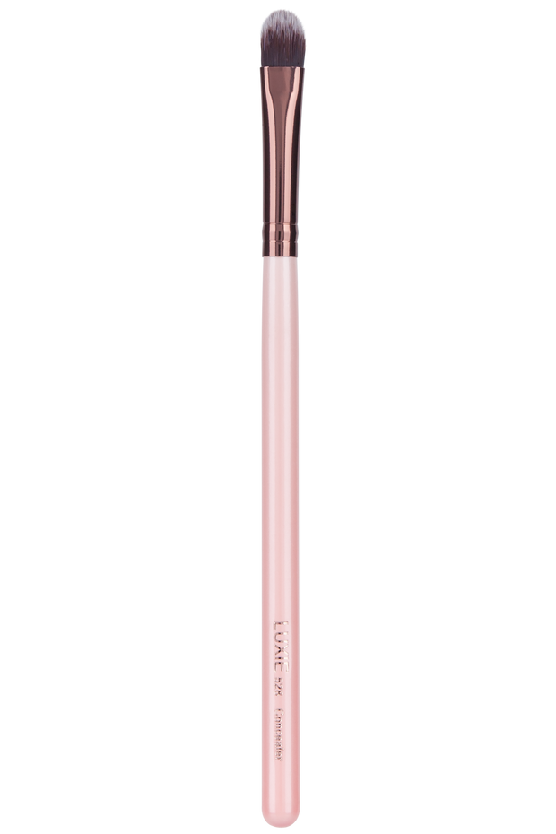 Vegan, cruelty-free!  Erase acne, blemishes, dark spots, and redness are easily erased. This is what life is like with the Luxie concealer brush. Handcrafted with soft, synthetic bristles ideal for cream or liquid concealer, this makeup brush will do wonders for skin discoloration or tough spots on the face.