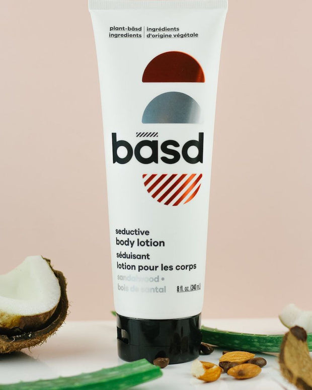 This plant-based lotion, made with organic aloe vera juice and organic coconut oil, is all kinds of luxurious. it’s perfect for everyday moisturizing, so your skin will always feel nourished. plus we know This warm and woody sandalwood-bergamot fragrance, with alluring floral and citrus notes and a sophisticated hint of spiciness.