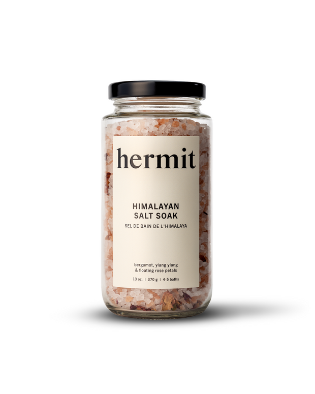 Pristine pink Himalayan salt combined with the floral scent of ylang ylang and floating rose petals turn your bath into a luxurious oasis. Relax your senses and soothe tired muscles. 